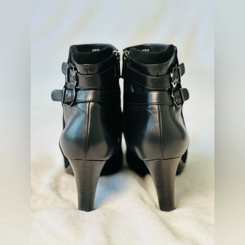 Aquatalia Roma Black Suede and Leather Heeled Ankle Boots with Side Zip Size 9.5